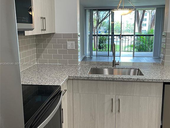 4th image of 10835 SW 112th Ave APT 212