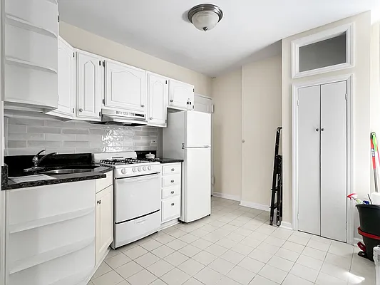 Rented by Compass | media 6
