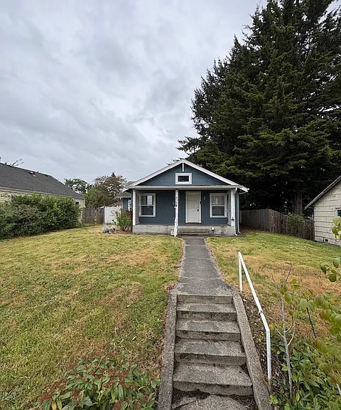3724 E G St — Photo 1