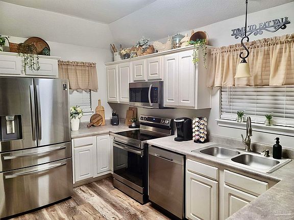 5th image of 2312 Bur Oak Dr
