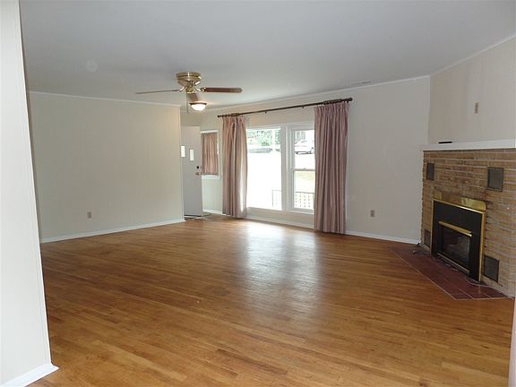 2nd image of 916 Kendall Dr