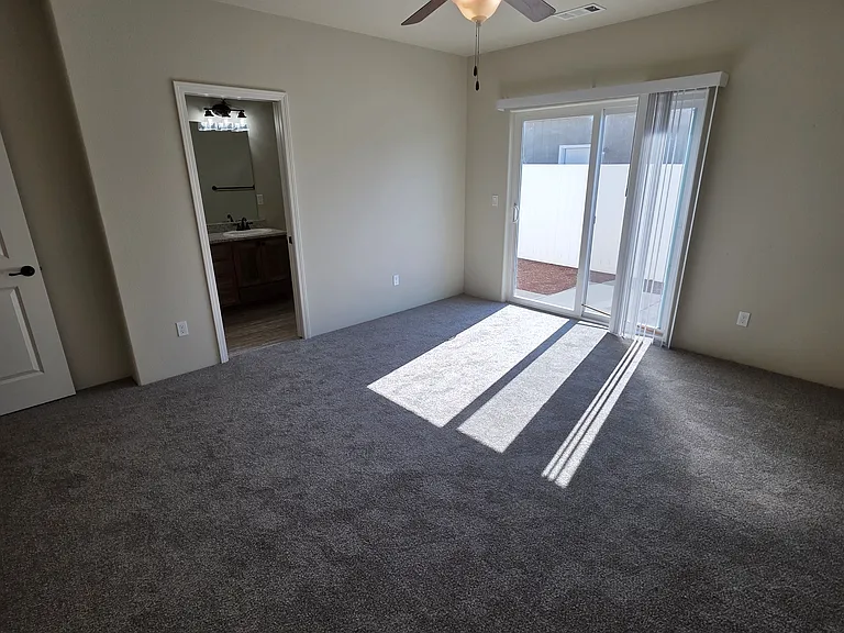 918 SW Blackberry Ln — Photo 12