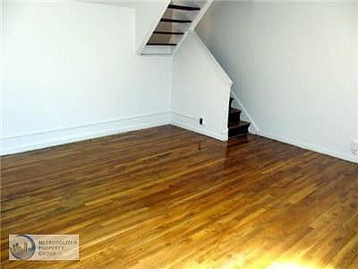 2nd image of 124 E 54th St