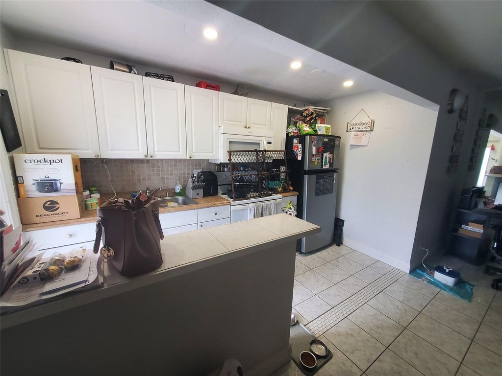 1021 NE 24th Avenue #30, photo 3