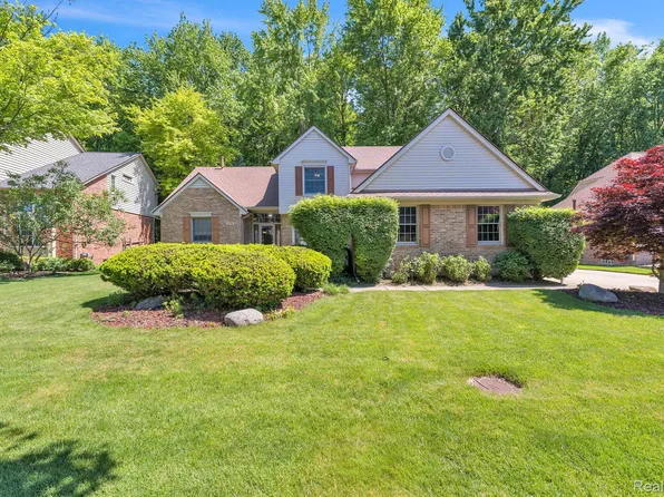 43746 Via Antonio Dr, Sterling Heights, MI 48314