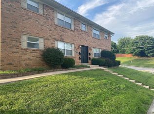 819 Parkcrest Dr, Saint Charles, MO 63301