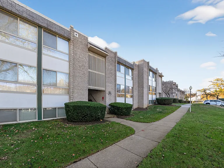 Brinkley House Apartments — Photo 12