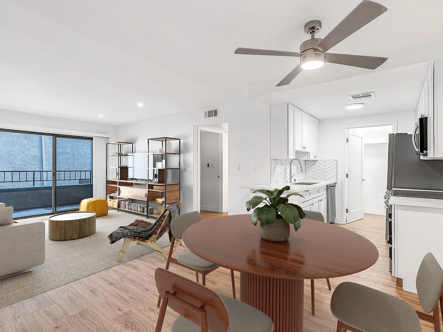 5807 Laurel Canyon Blvd — Photo 4