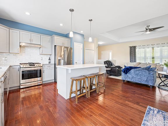 5th image of 564 Ridgewood Road