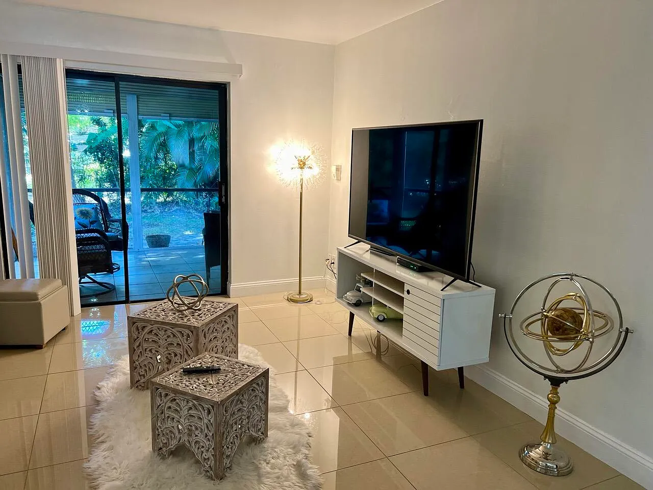 3 bed, 2.0 bath, 1501 sqft, $3,000 — Photo 2