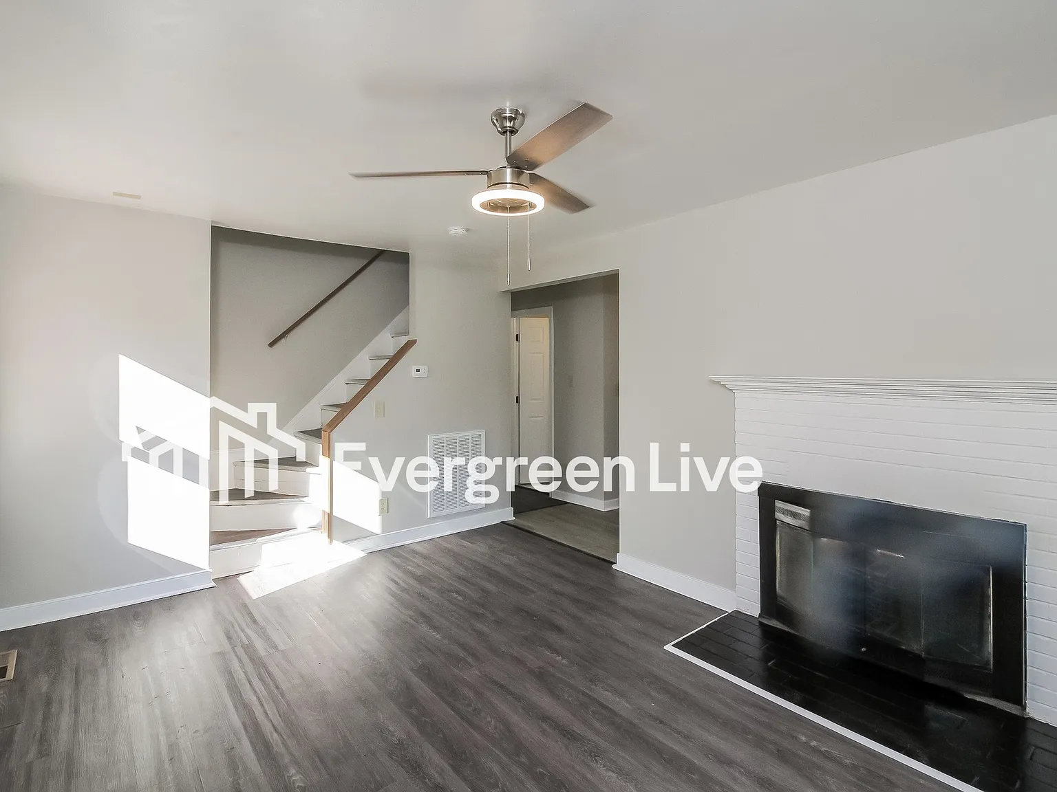 4 bed, 1.5 bath, 1219 sqft, $1,835 — Photo 2