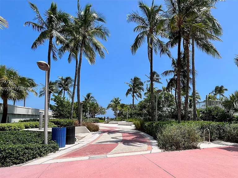 2899 Collins Ave #1433 — Photo 25