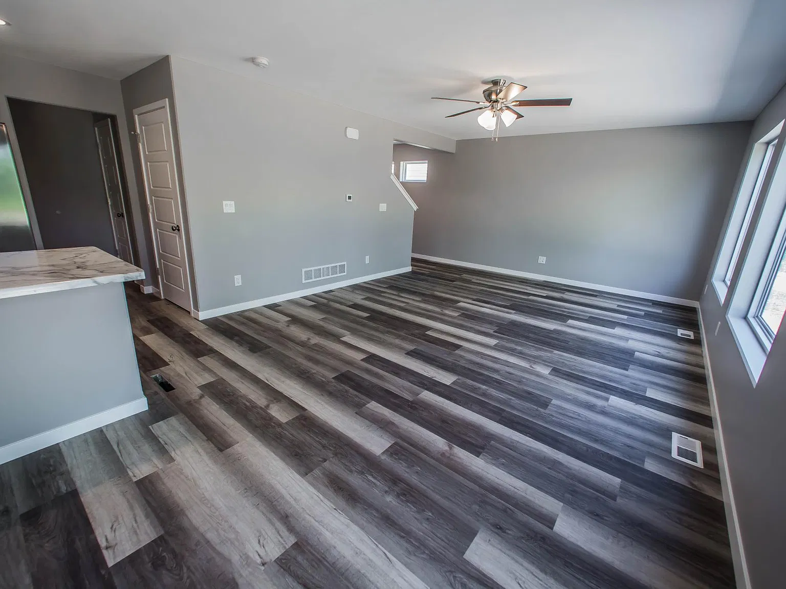 3 bed, 2.5 bath, 2600 sqft, $3,000 — Photo 4