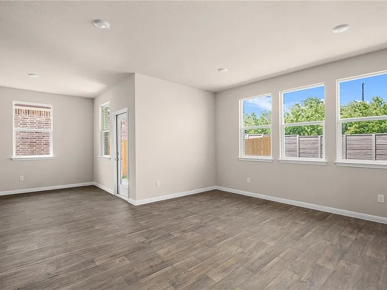 150 Jayden Dr — Photo 3