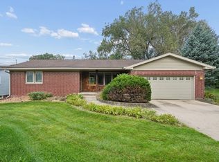 920 Westwood Dr NW, Cedar Rapids, IA 52405