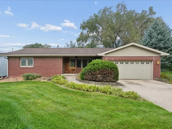920 Westwood Dr NW, Cedar Rapids, IA 52405