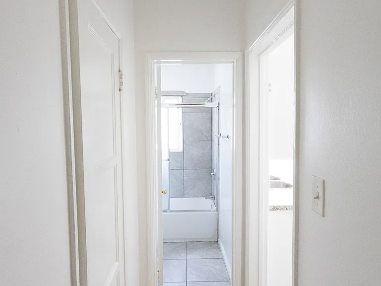 400 S Pacific Ave #402-1/2 — Photo 5