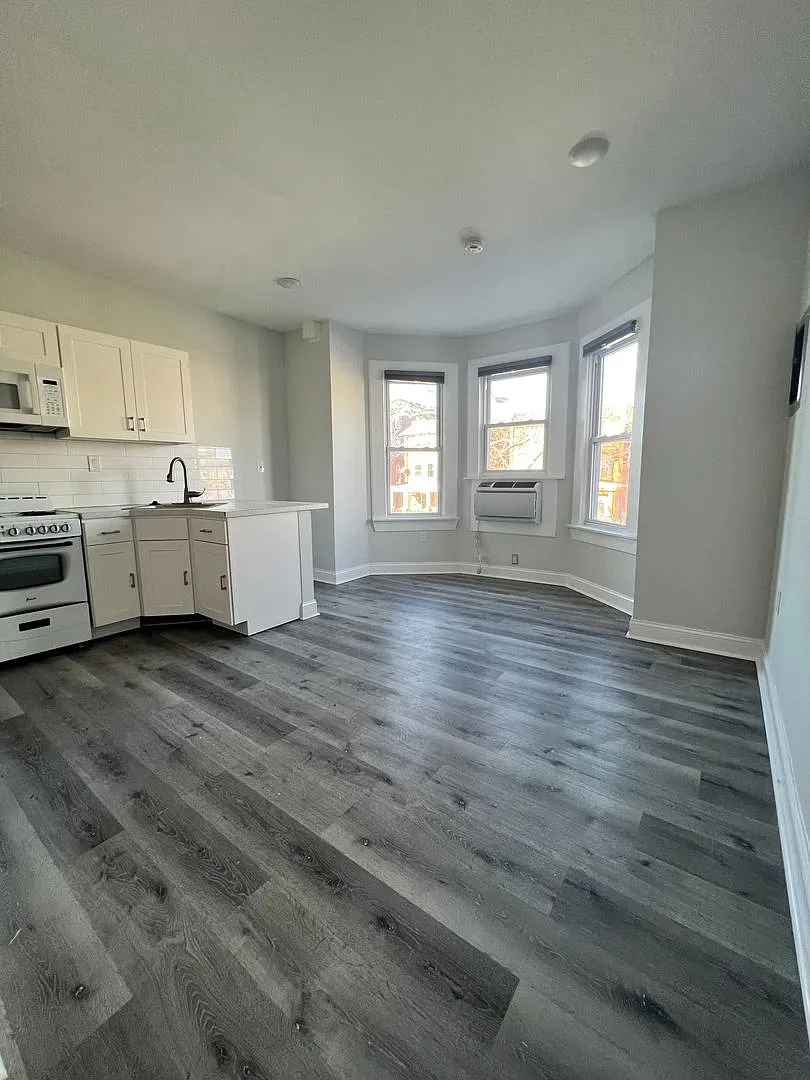 5040 Walnut Street — Photo 1