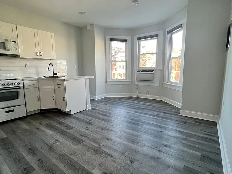 5040 Walnut Street — Photo 1
