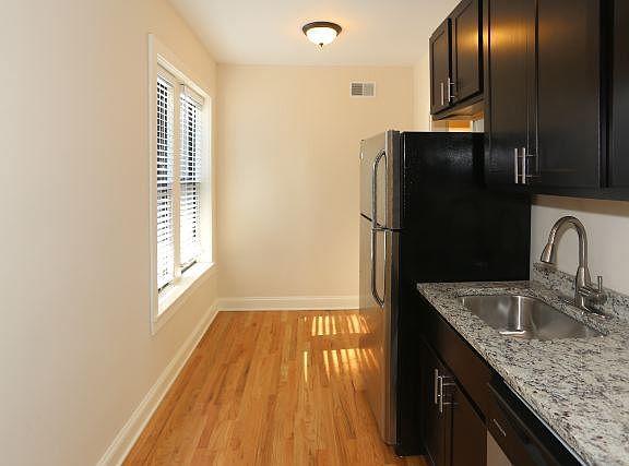 5th image of 4036.5 N Ashland Ave #1N