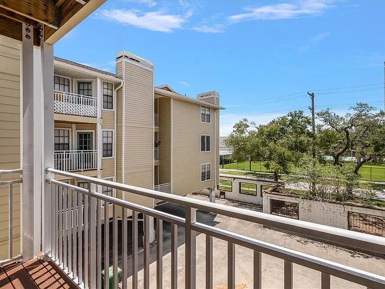 1000 W Horatio St #215 — Photo 16