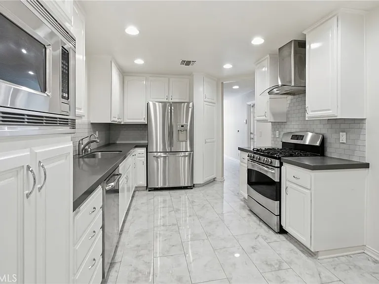 5200 White Oak Ave #36 — Photo 9