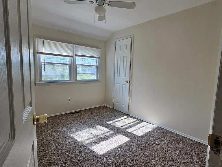 22 Plymouth Dr — Photo 15
