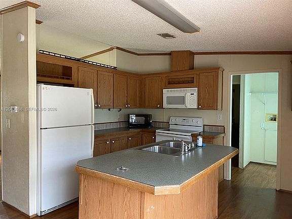4th image of 11864 Atlantic Cir #H