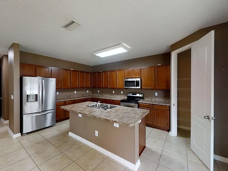 15695 Lexington Park Blvd — Photo 8