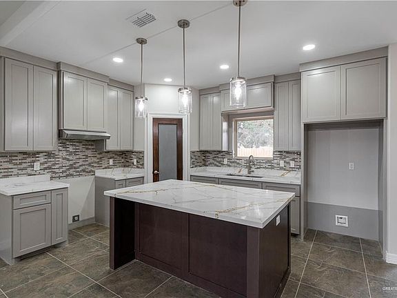 2nd image of 3401 E Diamondhead Ave