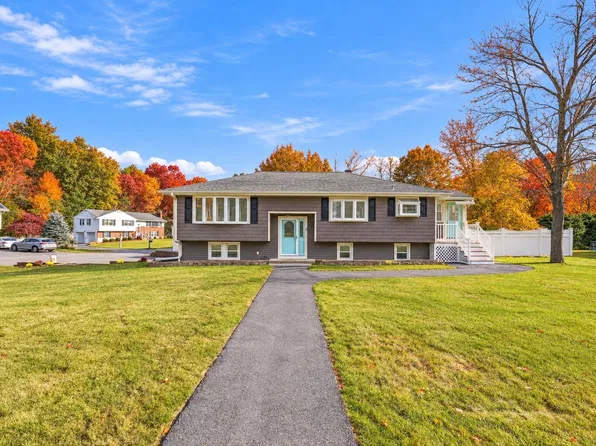 34 Crestwood Circle, Salem, NH 03079
