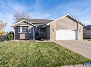 910 Cathy Dr, Tea, SD 57064
