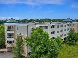 60 Maple St APT 43, Branford, CT 06405