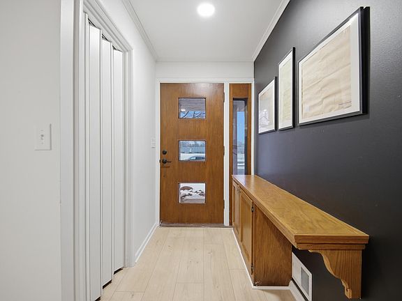 3rd image of 609 Harriet Ave