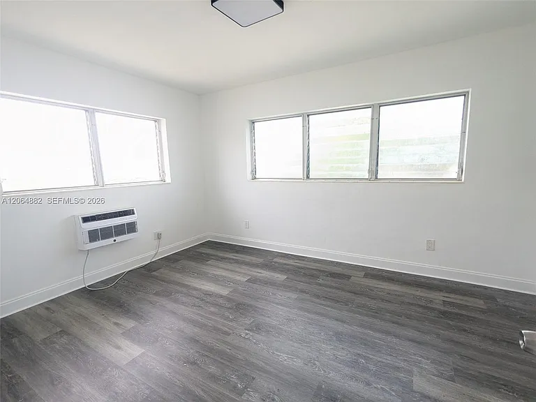 7805 Crespi Blvd #4 — Photo 17