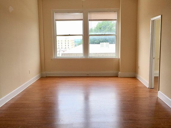 5th image of 116 E Franklin St APT 606