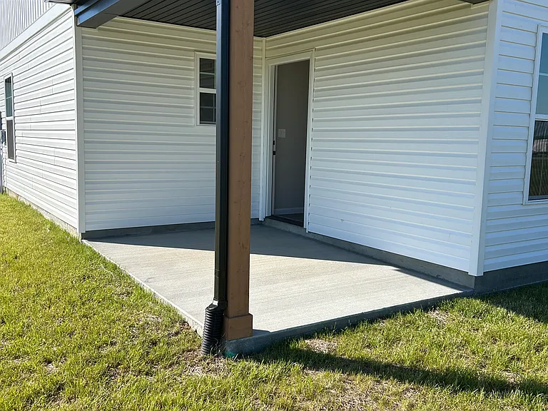 1104 Brook Ct — Photo 9