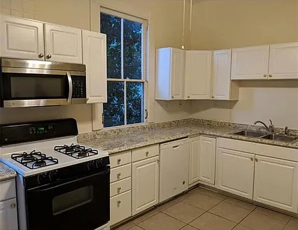 2306 Octavia St — Photo 17