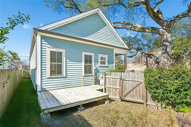 769 Saint Andrew St — Photo 13