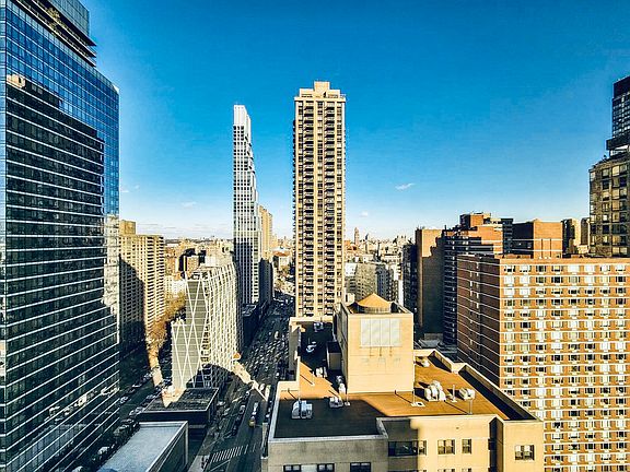 3rd image of 160 W 66th St APT 27B