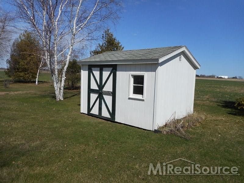 2nd image of 1899 Deckerville Rd