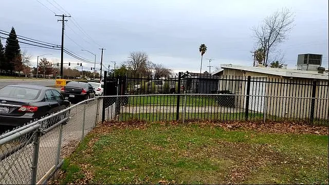 3 bed, 1150 sqft, $2,200 — Photo 2