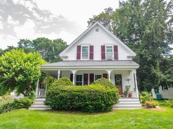 12 Norton Street, Derry, NH 03038