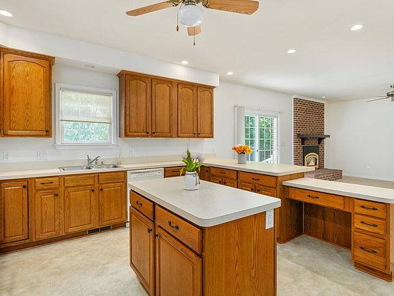 4th image of 712 Winterberry Dr