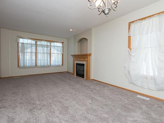 5th image of 814 NE Redwood Ln