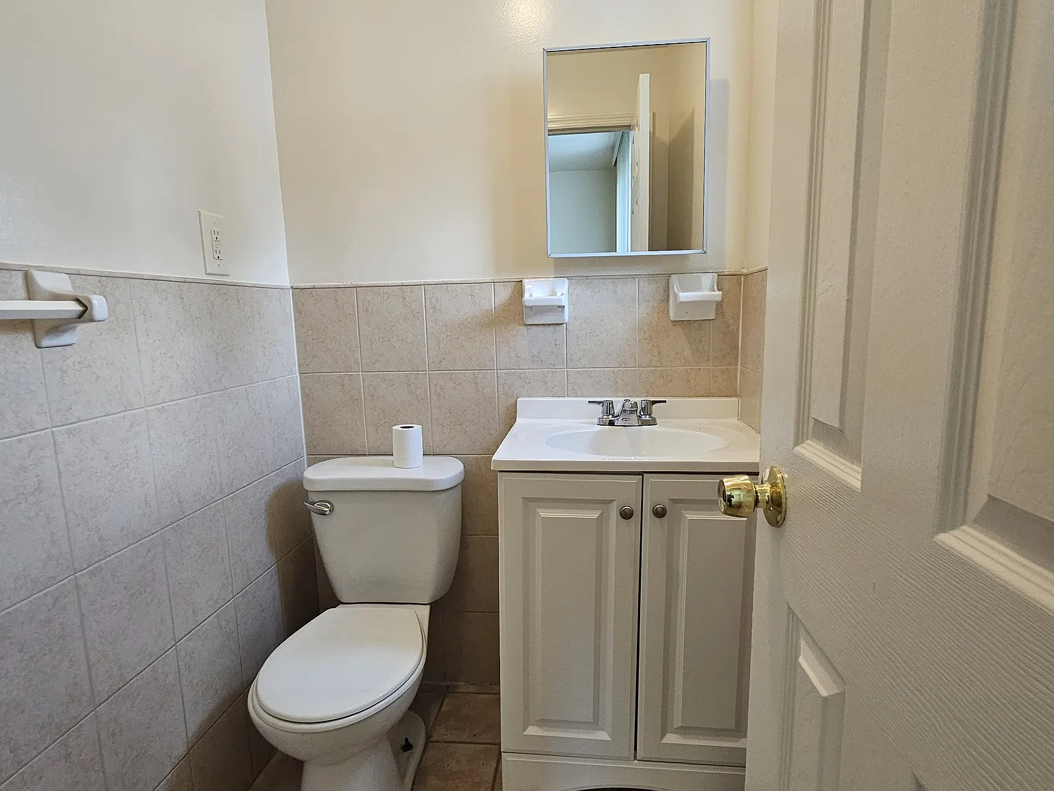 3 bed, 1.5 bath, 1000 sqft, $3,695 — Photo 3