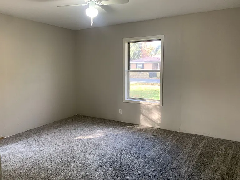 2204 Clinton St — Photo 14