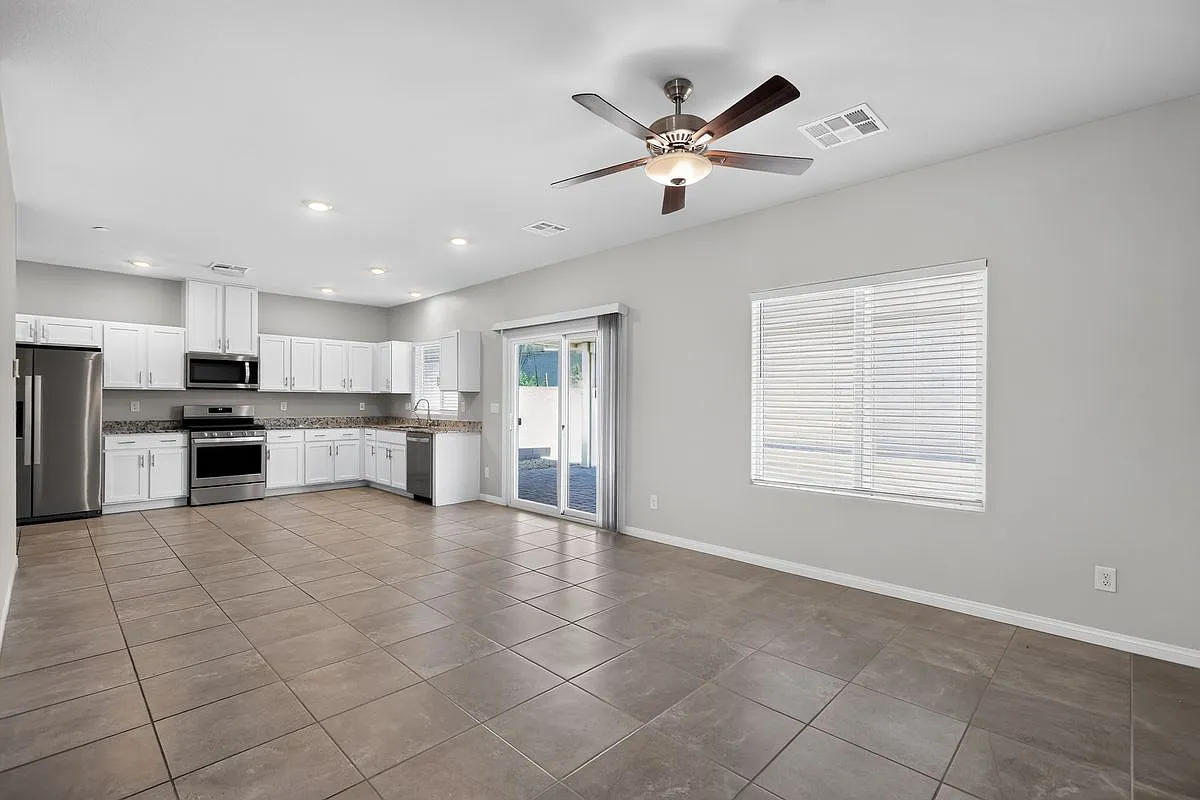 4 bed, 2.5 bath, 1674 sqft, $2,215 — Photo 4