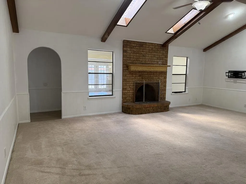 4 bed, 3.0 bath, 2038 sqft, $2,700 — Photo 4