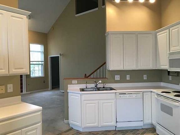 3rd image of 7585 Mansion Cir